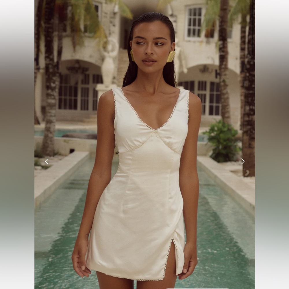 Elegant Cream Sleeveless Dress